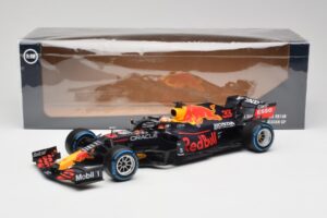 Red Bull Racing Honda RB16B #33 M. Verstappen Belgian GP Winner 2021 Minichamps 1:18 110211333 Смола — снимка 7 от 7