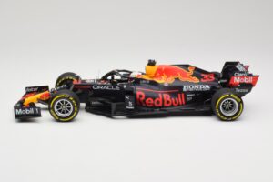 Red Bull Racing Honda RB16B #33 M. Verstappen Mexican GP Winner 2021 Minichamps 1:18 110211933 Смола — снимка 3 от 6