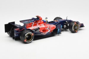 Red Bull Racing RB6 #6 M. Webber F1 Showcar 2010 Minichamps 1:18 150100076 Метал — снимка 2 от 6