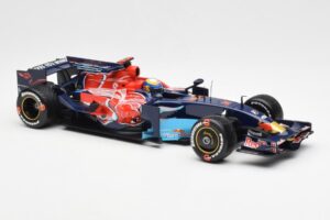 Red Bull Racing RB6 #6 M. Webber F1 Showcar 2010 Minichamps 1:18 150100076 Метал — снимка 4 от 6