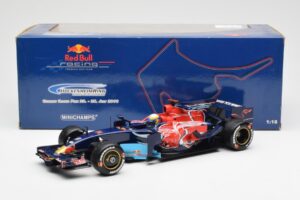 Red Bull Racing RB6 #6 M. Webber F1 Showcar 2010 Minichamps 1:18 150100076 Метал — снимка 6 от 6