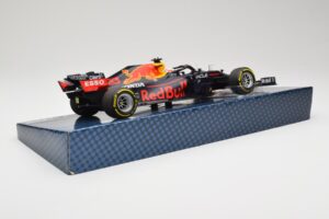 Red Bull Racing Honda RB16B #33 M. Verstappen Emilia Romagna GP 2021 Case Edition Minichamps 1:18 113210133 Смола — снимка 3 от 7