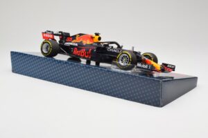 Red Bull Racing Honda RB16B #33 M. Verstappen Emilia Romagna GP 2021 Case Edition Minichamps 1:18 113210133 Смола — снимка 4 от 7