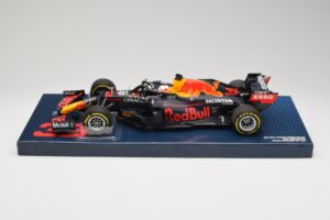 Red Bull Racing Honda RB16B #33 M. Verstappen Emilia Romagna GP 2021 Case Edition Minichamps 1:18 113210133 Смола