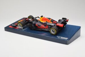 Red Bull Racing Honda RB16B #33 M. Verstappen Emilia Romagna GP 2021 Case Edition Minichamps 1:18 113210133 Смола — снимка 5 от 7