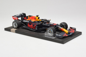 Red Bull Racing RB16B #33 M. Verstappen Monaco GP Winner 2021 Minichamps 1:18 113210533-R1 Смола — снимка 4 от 6