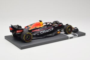 Oracle Red Bull Racing RB18 #33 M. Verstappen Belgian GP 2022 Minichamps 1:18 113221401 Смола — снимка 3 от 7