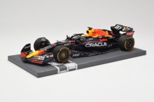 Oracle Red Bull Racing RB18 #33 M. Verstappen Mexican GP 2022 Minichamps 1:18 113222001 Смола — снимка 2 от 7