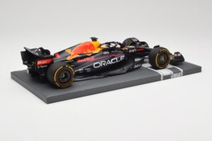 Oracle Red Bull Racing RB18 #33 M. Verstappen Mexican GP 2022 Minichamps 1:18 113222001 Смола — снимка 3 от 7
