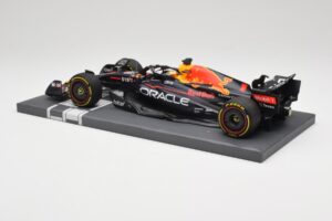 Oracle Red Bull Racing RB18 #33 M. Verstappen Mexican GP 2022 Minichamps 1:18 113222001 Смола — снимка 5 от 7