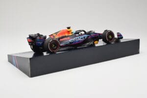 Oracle Red Bull Racing RB19 #33 M. Verstappen Miami GP 2023 Case Edition Minichamps 1:18 113233501 Смола — снимка 3 от 7