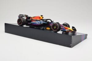 Oracle Red Bull Racing RB19 #33 M. Verstappen Miami GP 2023 Case Edition Minichamps 1:18 113233501 Смола — снимка 4 от 7