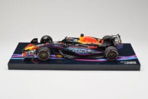 Oracle Red Bull Racing RB19 #33 M. Verstappen Miami GP 2023 Case Edition Minichamps 1:18 113233501 Смола