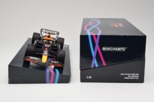 Oracle Red Bull Racing RB19 #33 M. Verstappen Miami GP 2023 Case Edition Minichamps 1:18 113233501 Смола — снимка 6 от 7