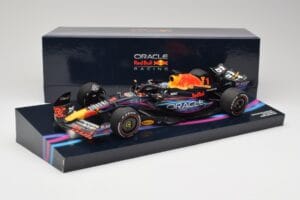 Oracle Red Bull Racing RB19 #33 M. Verstappen Miami GP 2023 Case Edition Minichamps 1:18 113233501 Смола — снимка 7 от 7