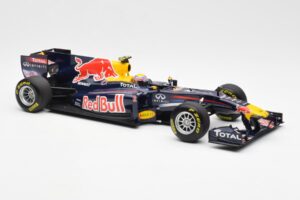 Red Bull Racing RB7 #2 M. Webber Showcar F1 2011 Minichamps 1:18 110110072 Метал — снимка 4 от 6