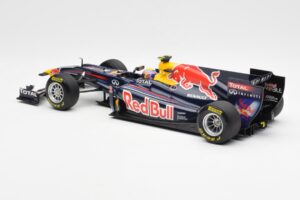 Red Bull Racing RB7 #2 M. Webber Showcar F1 2011 Minichamps 1:18 110110072 Метал — снимка 5 от 6
