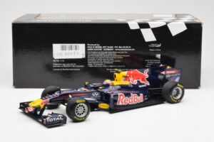 Red Bull Racing RB7 #2 M. Webber Showcar F1 2011 Minichamps 1:18 110110072 Метал — снимка 6 от 6