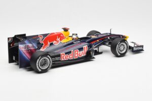 Red Bull Racing Renault RB5 #5 S. Vettel Showcar 2010 Minichamps 1:18 153100175 Метал — снимка 2 от 6