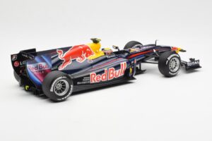 Red Bull Racing Renault RB6 #6 M. Webber F1 2010 Minichamps 1:18 110100006 Метал — снимка 2 от 6