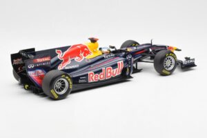 Red Bull Racing Renault RB6 #5 S. Vettel F1 World Champion 2010 Minichamps 1:18 110100005 Метал — снимка 2 от 6