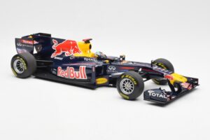 Red Bull Racing Renault RB6 #5 S. Vettel F1 World Champion 2010 Minichamps 1:18 110100005 Метал — снимка 4 от 6