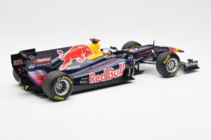 Red Bull Racing Renault RB6 #5 S. Vettel F1 World Champion Showcar 2010 Minichamps 1:18 150100075 Метал — снимка 2 от 6