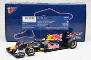 Red Bull Racing Renault RB6 #5 S. Vettel F1 World Champion Showcar 2010 Minichamps 1:18 150100075 Метал — снимка 6 от 6
