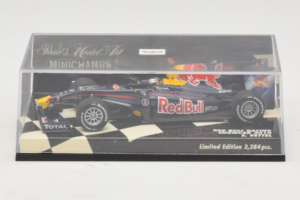 Red Bull Racing RB6 S. Vettel F1 Showcar 2010 Minichamps 1:43 400100075 Метал — снимка 5 от 5