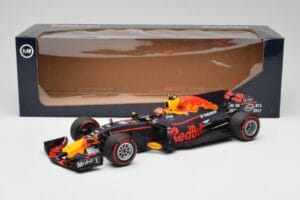 Red Bull Racing RB13 Tag Heuer #33 M. Verstappen Australian GP 2017 Minichamps 1:18 110170033 Смола — снимка 7 от 7