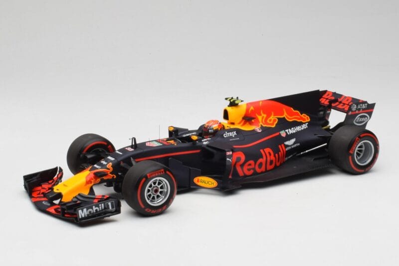 Red Bull Racing RB13 Tag Heuer #33 M. Verstappen Australian GP 2017 Minichamps 1:18 110170033 Смола