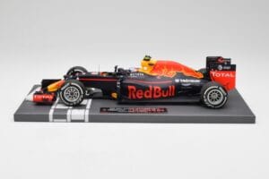 Red Bull RB12 #33 M. Verstappen Spain GP Winner 2016 Minichamps 1:18 117160333 Метал