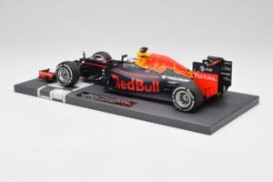Red Bull RB12 #33 M. Verstappen Spain GP Winner 2016 Minichamps 1:18 117160333 Метал — снимка 5 от 7