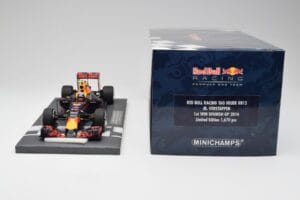 Red Bull RB12 #33 M. Verstappen Spain GP Winner 2016 Minichamps 1:18 117160333 Метал — снимка 7 от 7