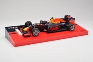 Red Bull RB12 #33 M. Verstappen Spain GP Winner 2016 Minichamps 1:18 147160533 Метал — снимка 2 от 6