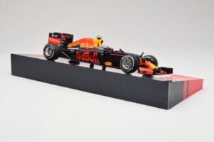 Red Bull RB12 #33 M. Verstappen Spain GP Winner 2016 Minichamps 1:18 147160533 Метал — снимка 4 от 6