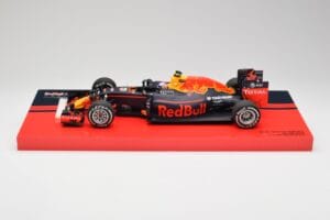 Red Bull RB12 #33 M. Verstappen Spain GP Winner 2016 Minichamps 1:18 147160533 Метал