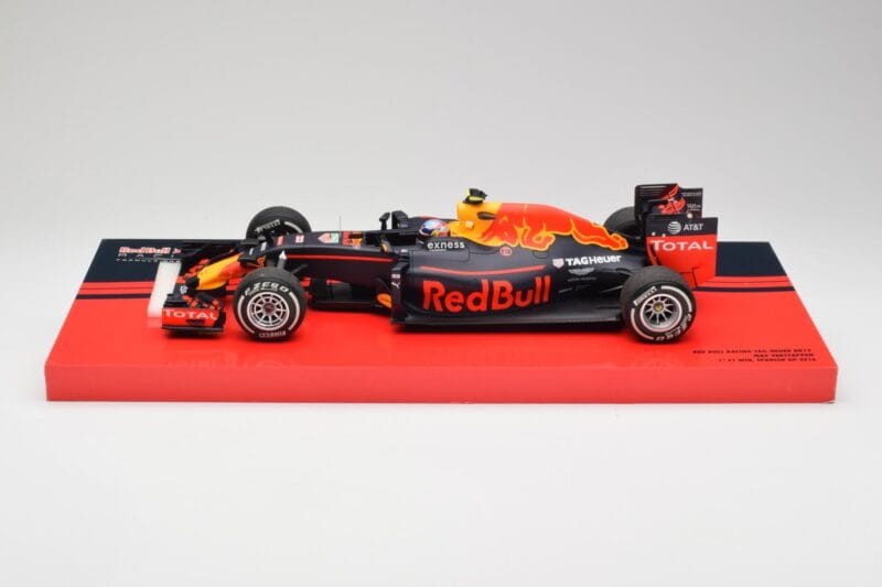 Red Bull RB12 #33 M. Verstappen Spain GP Winner 2016 Minichamps 1:18 147160533 Метал