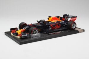 Red Bull RB15 #33 M. Verstappen Brazil GP Winner 2019 Minichamps 1:18 113191933 Метал — снимка 2 от 7