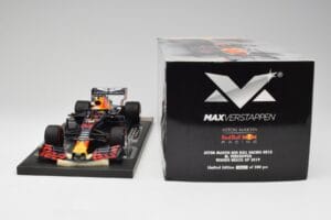 Red Bull RB15 #33 M. Verstappen Brazil GP Winner 2019 Minichamps 1:18 113191933 Метал — снимка 7 от 7