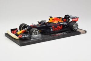 Red Bull RB16 #33 M. Verstappen Abu Dhabi GP Winner 2020 Minichamps 1:18 113201733 Метал — снимка 2 от 6