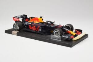 Red Bull RB16 #33 M. Verstappen Abu Dhabi GP Winner 2020 Minichamps 1:18 113201733 Метал — снимка 4 от 6