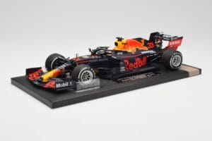 Red Bull RB16 #33 M. Verstappen Red Bull Racing 70th Anniversary GP Winner 2020 Minichamps 1:18 113200533-M1 Смола — снимка 2 от 7
