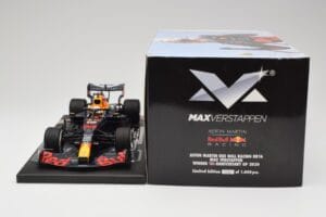 Red Bull RB16 #33 M. Verstappen Red Bull Racing 70th Anniversary GP Winner 2020 Minichamps 1:18 113200533-M1 Смола — снимка 6 от 7