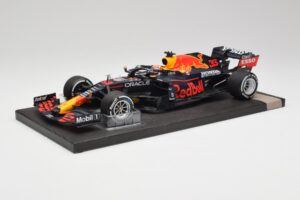 Red Bull RB16B #33 M. Verstappen Dutch GP Winner 2021 Minichamps 1:18 113212533 Метал — снимка 2 от 7