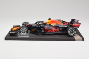 Red Bull RB16B #33 M. Verstappen Dutch GP Winner 2021 Minichamps 1:18 113212533 Метал