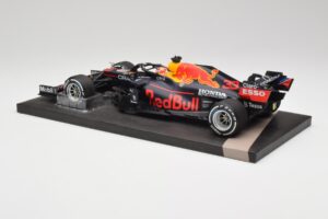 Red Bull RB16B #33 M. Verstappen Dutch GP Winner 2021 Minichamps 1:18 113212533 Метал — снимка 5 от 7