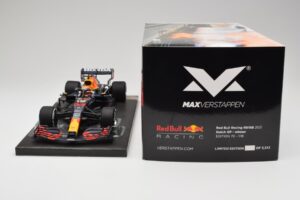 Red Bull RB16B #33 M. Verstappen Dutch GP Winner 2021 Minichamps 1:18 113212533 Метал — снимка 7 от 7