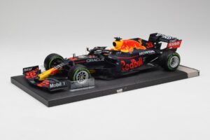 Red Bull RB16B #33 M. Verstappen Emilia Romagna GP Winner 2021 Minichamps 1:18 113210233T Метал — снимка 2 от 6