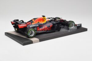 Red Bull RB16B #33 M. Verstappen Emilia Romagna GP Winner 2021 Minichamps 1:18 113210233T Метал — снимка 3 от 6